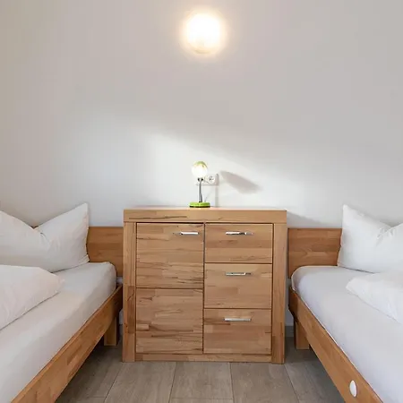 Bungis Ferien Direkt Am Grimnitzsee, Karree 05 Ferienhaus